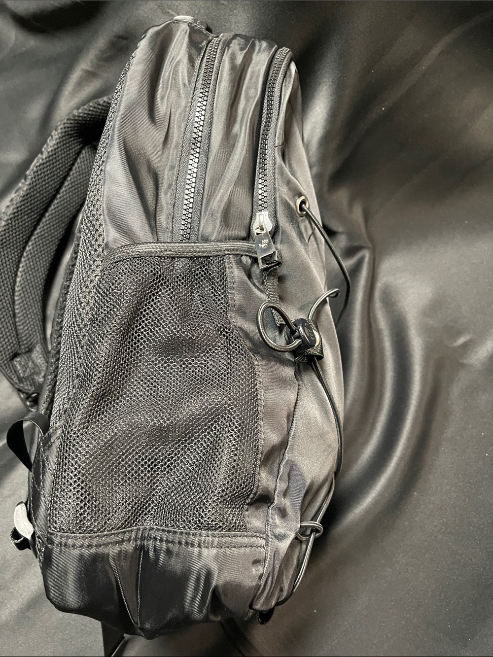Bearpaw Women’s Bungee Cord Backpack NWOT - Picture 5 of 7